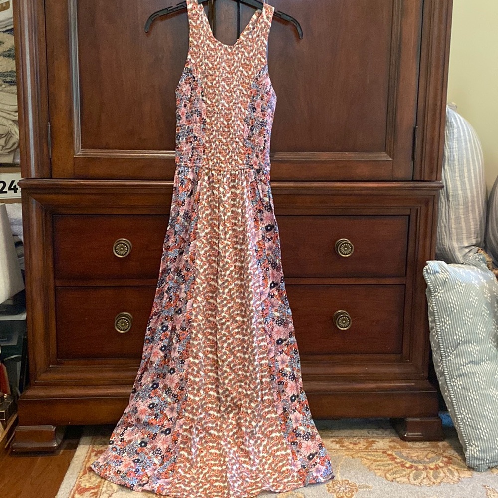 ⭐️ NEW • NWT ⭐️ floral maxi dress, smocked bodice! Gorgeous! Size XS!